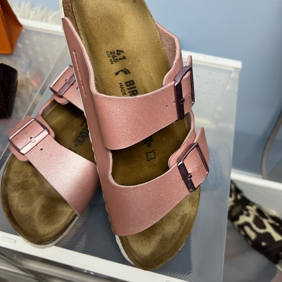 Rose Gold Birkenstock Sandals only wore 3 times super cute ! - Picture 2 of 3